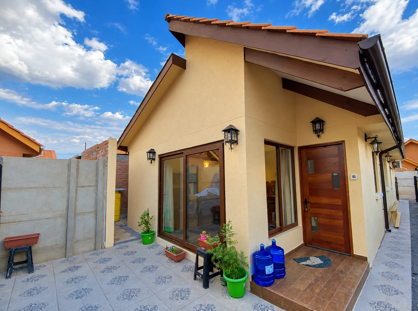 Fachada de vivienda moderna